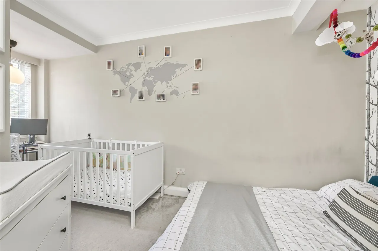 Balham High Road, London, SW17, photo 7