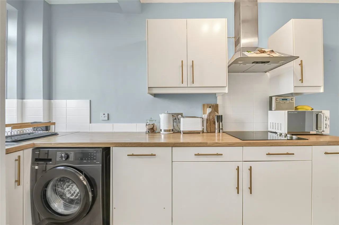 Balham High Road, London, SW17, photo 3