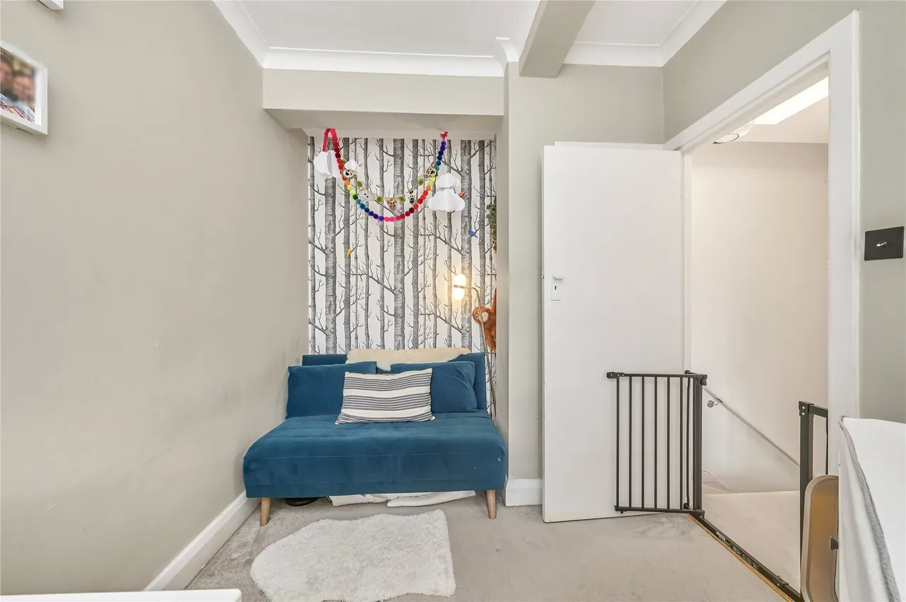 Balham High Road, London, SW17, photo 10