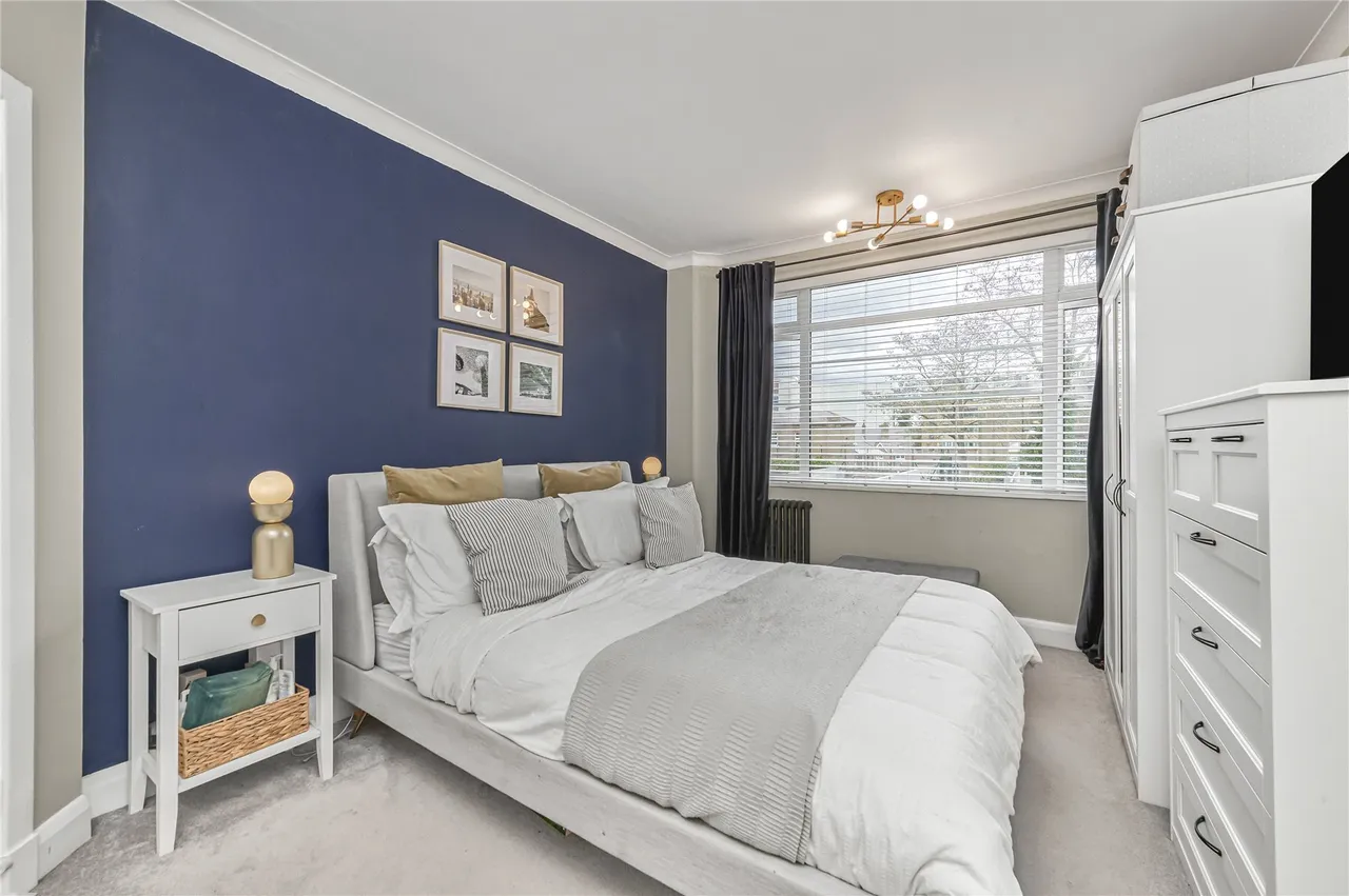 Balham High Road, London, SW17, photo 2