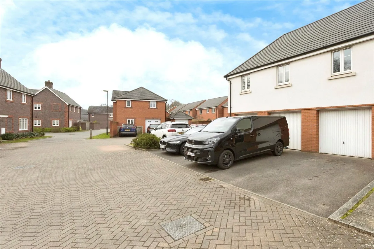 Riverside Walk, Crawley, RH10, photo 2