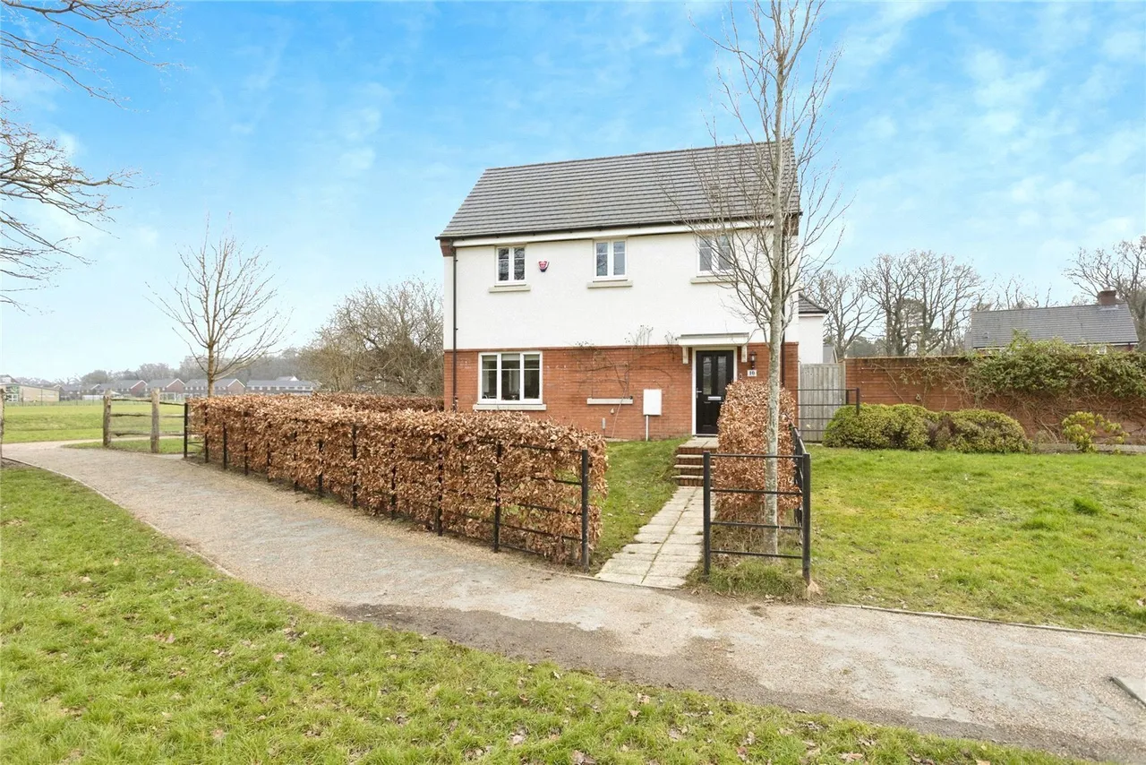 3 bed house for sale, Riverside Walk, Crawley, RH10