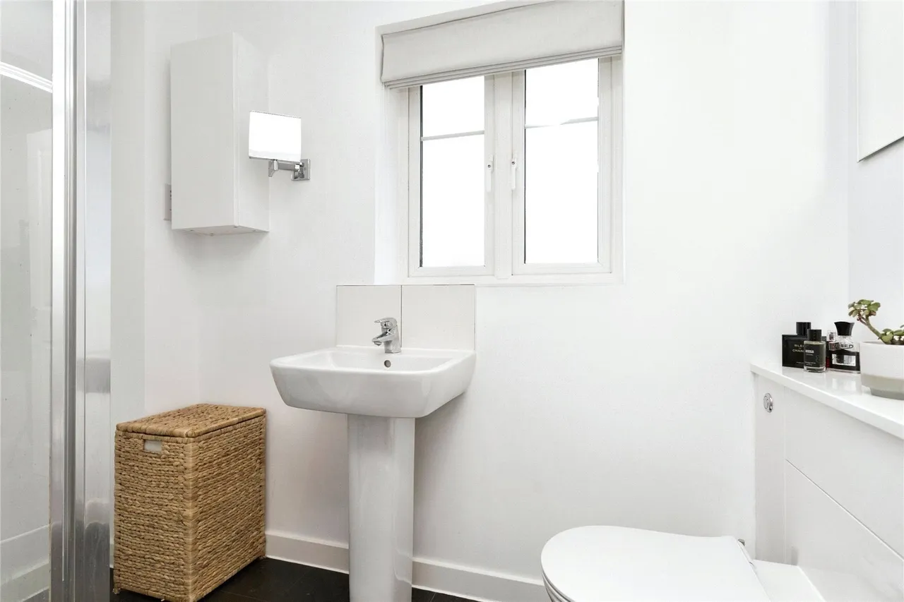 Riverside Walk, Crawley, RH10, photo 12