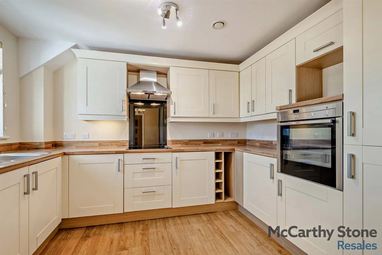 2 bed flat for sale, Barnhill Road, Chipping Sodbury, BS37