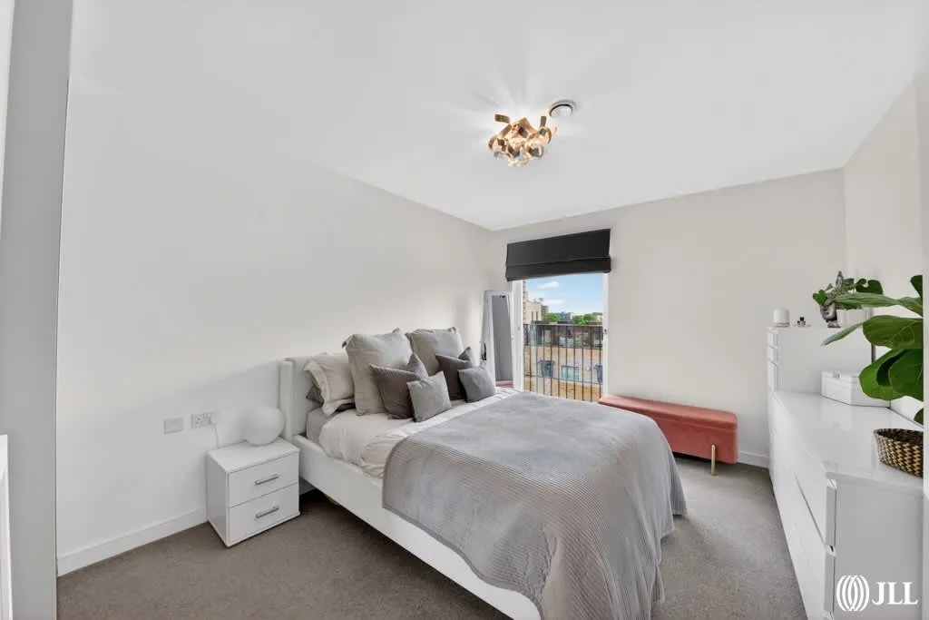 Liberty Bridge Road, London, E15, photo 6