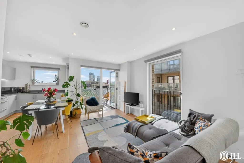 1 bed flat for sale, Liberty Bridge Road, London, E15