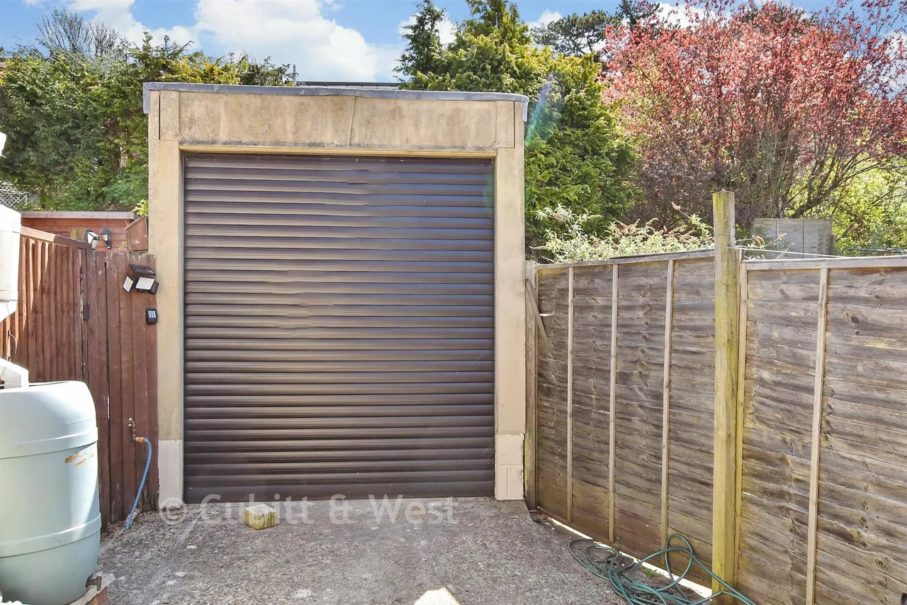 Mackie Avenue, Patcham, BN1, photo 11