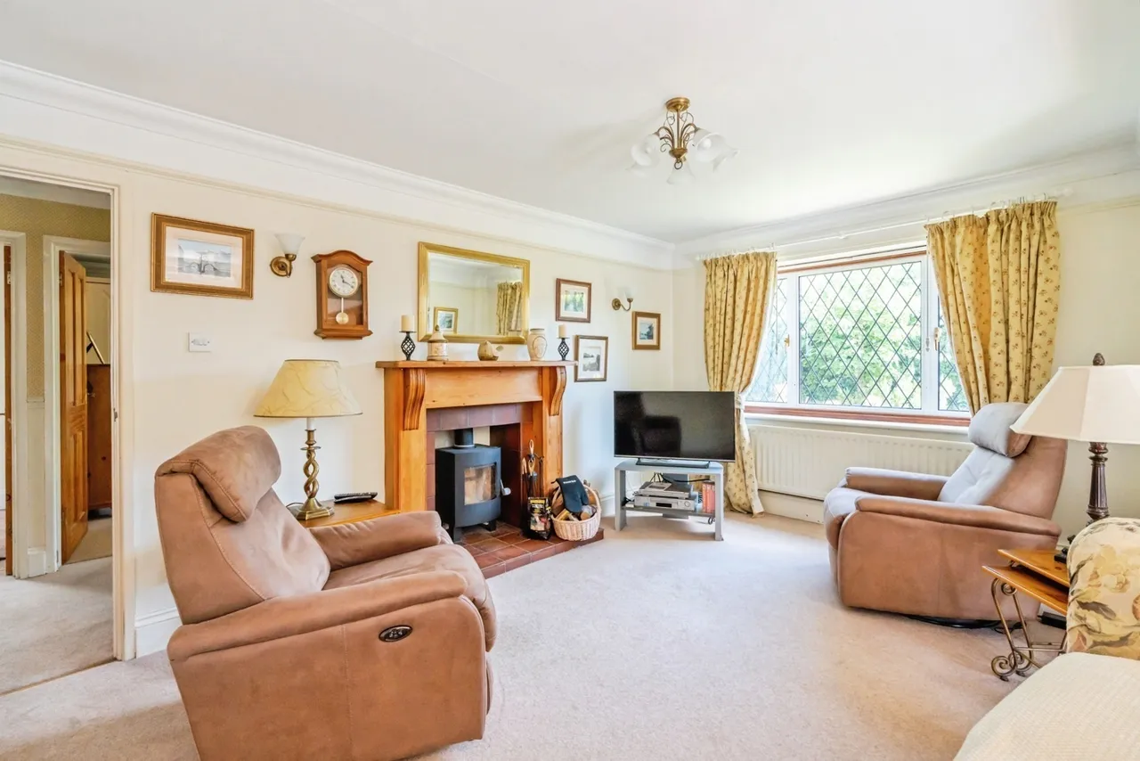 Elm Grove, Barnham, PO22, photo 2