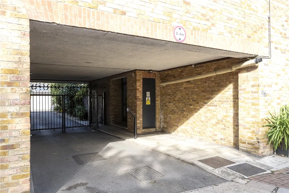 Battersea High Street, London, SW11, photo 16
