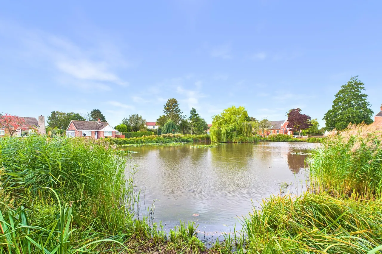 4 bed house for sale, Lakeside, Pond Side, DN39