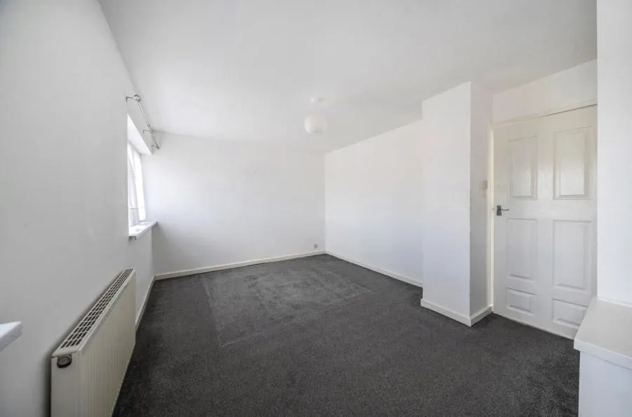 Tithe Farm Road, Houghton Regis, LU5, photo 5
