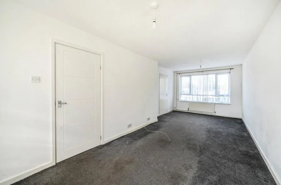 Tithe Farm Road, Houghton Regis, LU5, photo 2