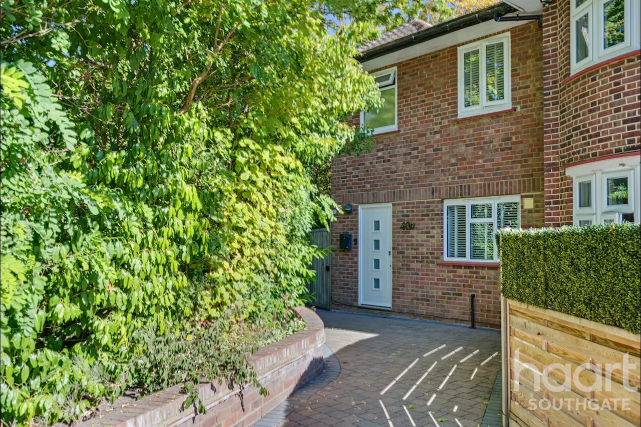 Village Road, Enfield, EN1, photo 10
