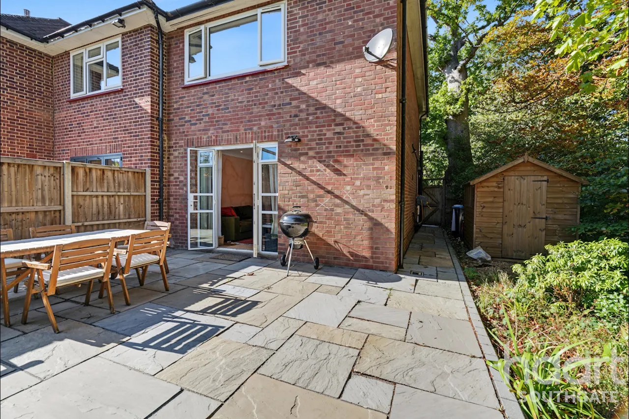 Village Road, Enfield, EN1, photo 47