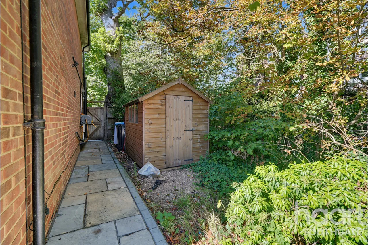 Village Road, Enfield, EN1, photo 46