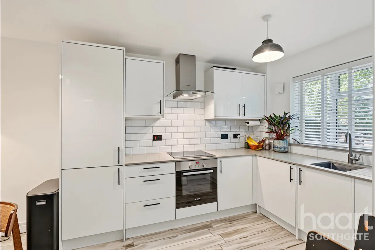Village Road, Enfield, EN1, photo 40