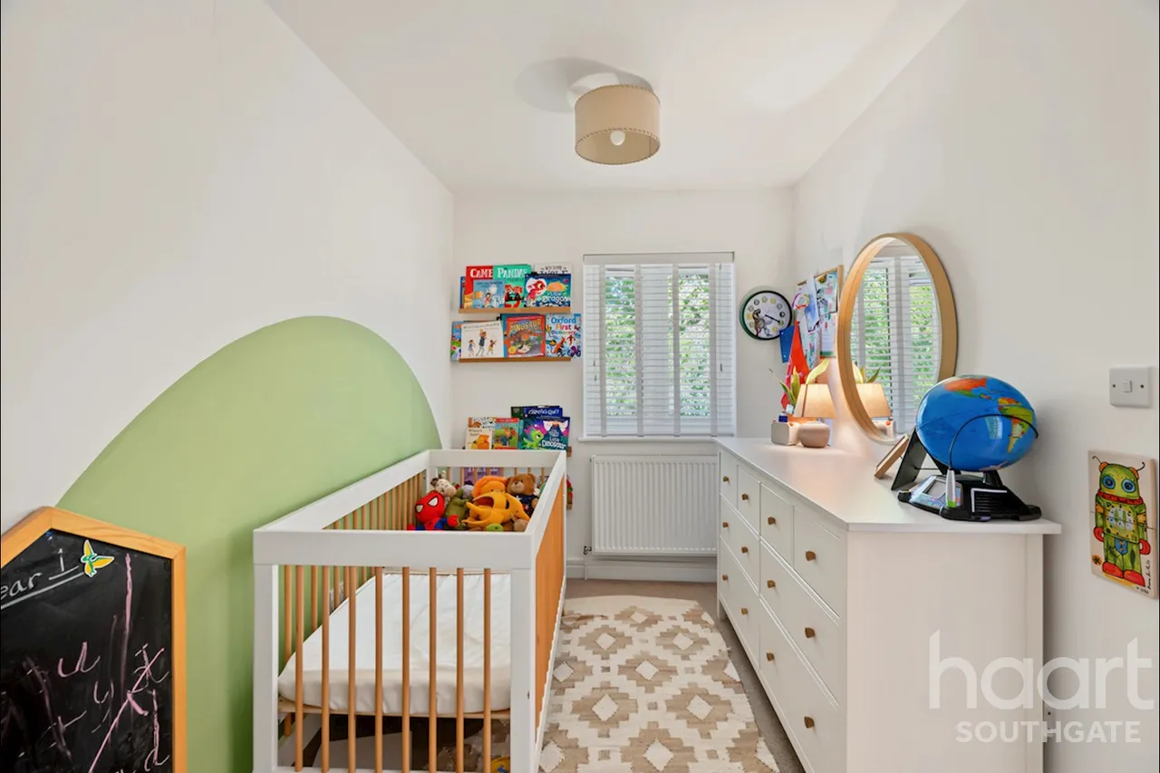 Village Road, Enfield, EN1, photo 25