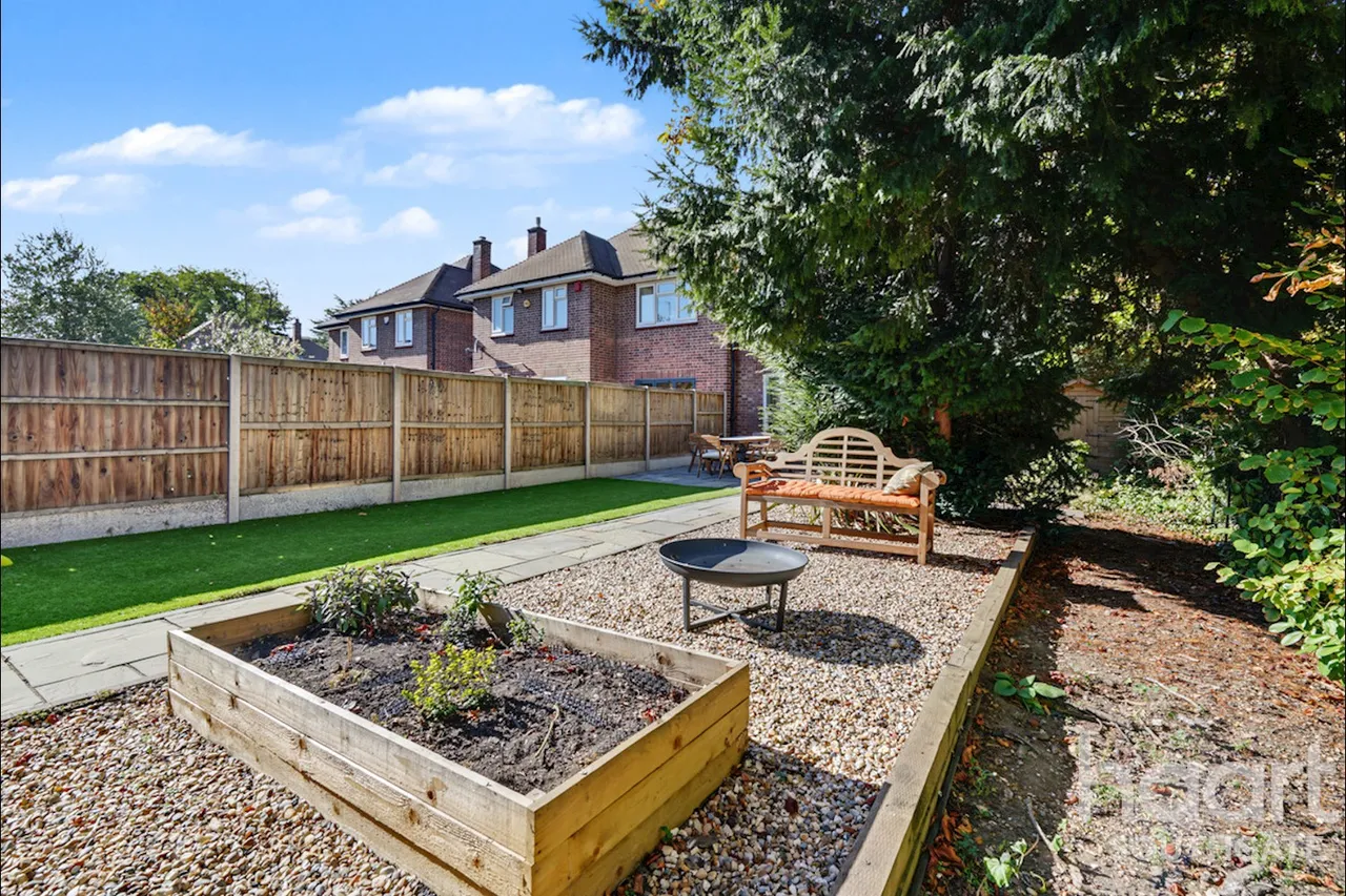 Village Road, Enfield, EN1, photo 15
