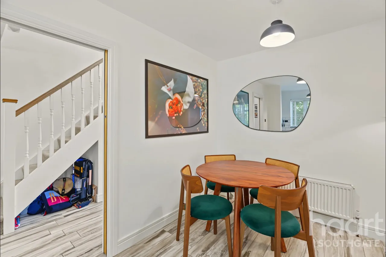 Village Road, Enfield, EN1, photo 44