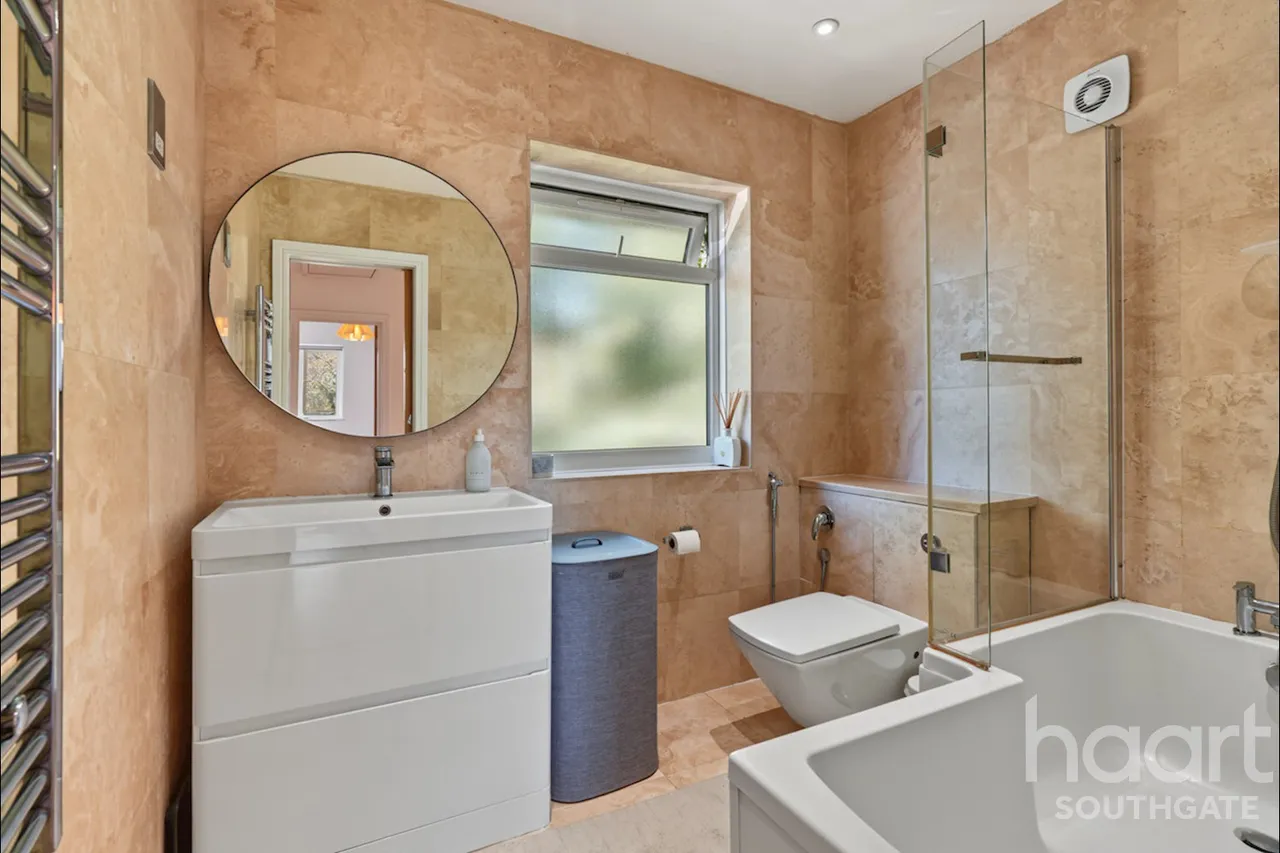 Village Road, Enfield, EN1, photo 20
