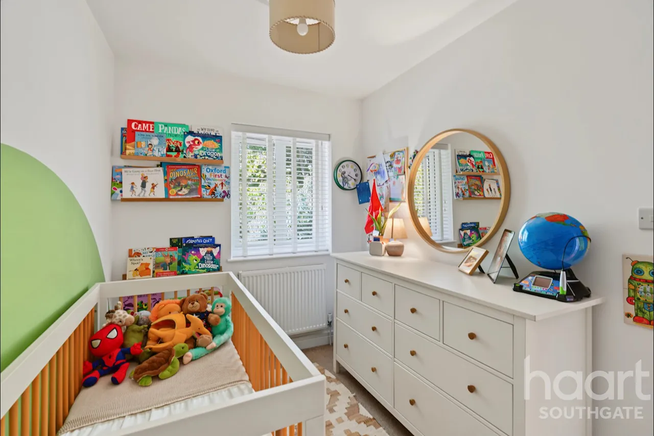 Village Road, Enfield, EN1, photo 24