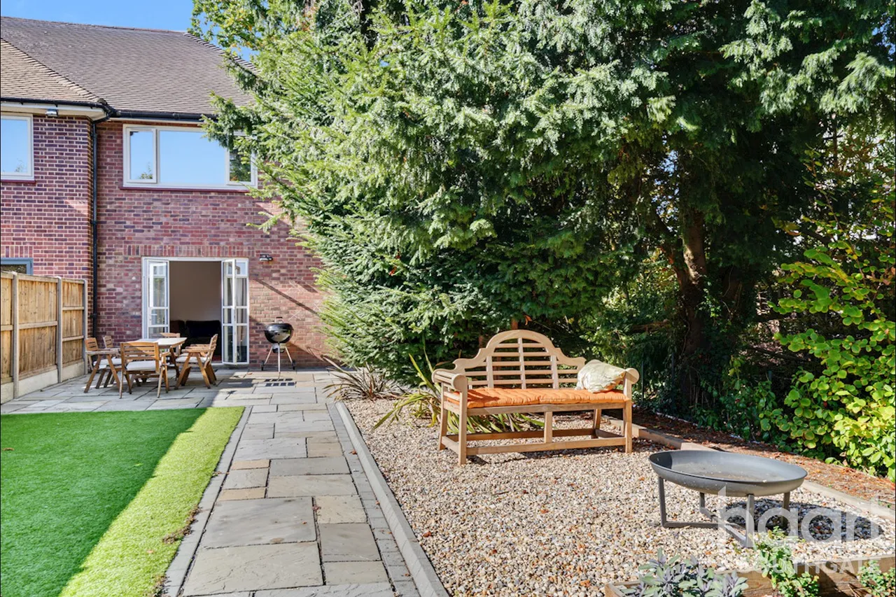 Village Road, Enfield, EN1, photo 17