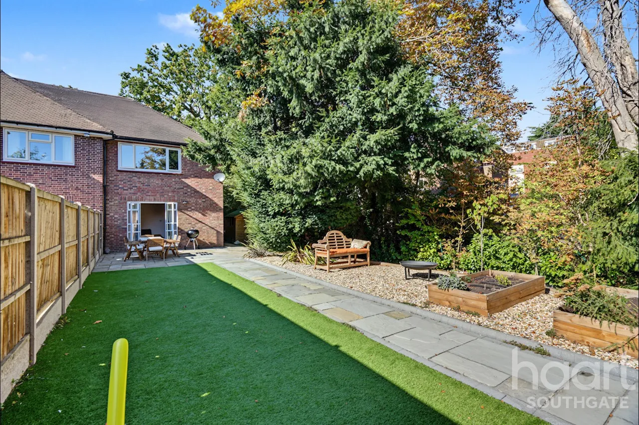 Village Road, Enfield, EN1, photo 18