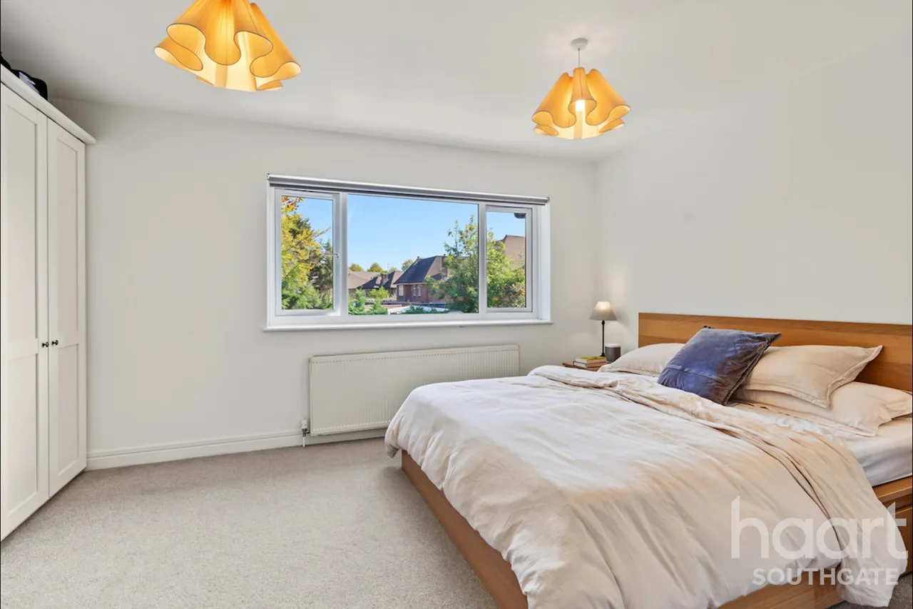 Village Road, Enfield, EN1, photo 32