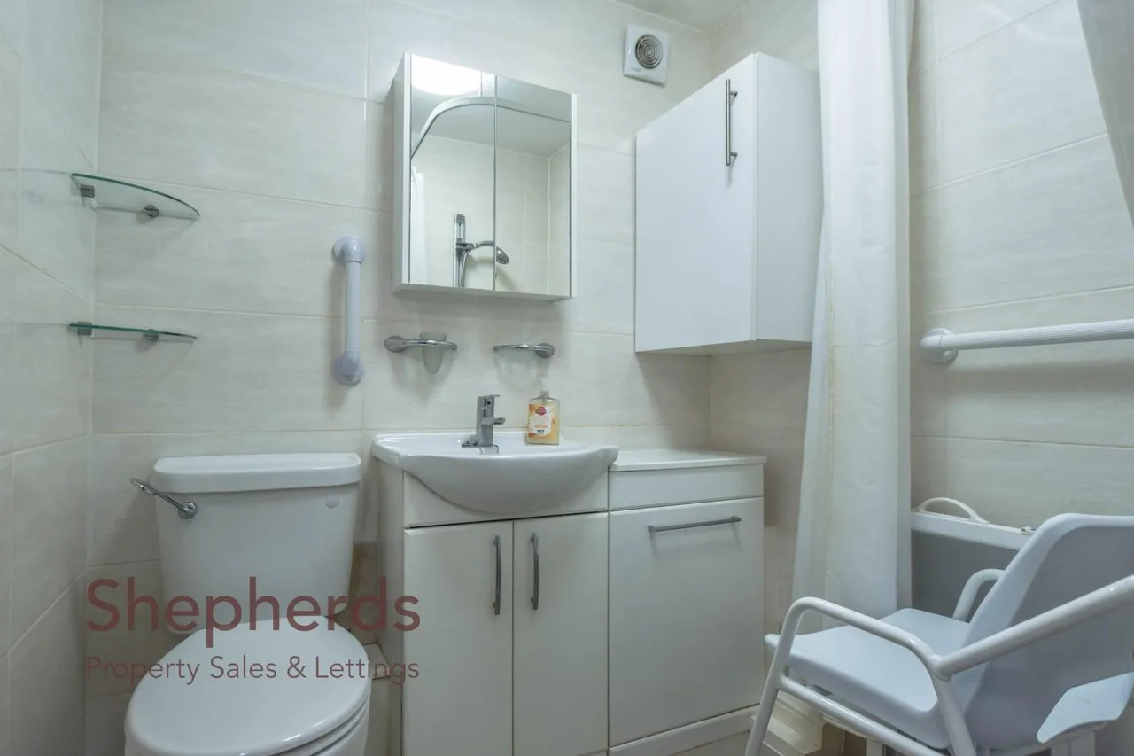 High Road, Broxbourne, EN10, photo 11