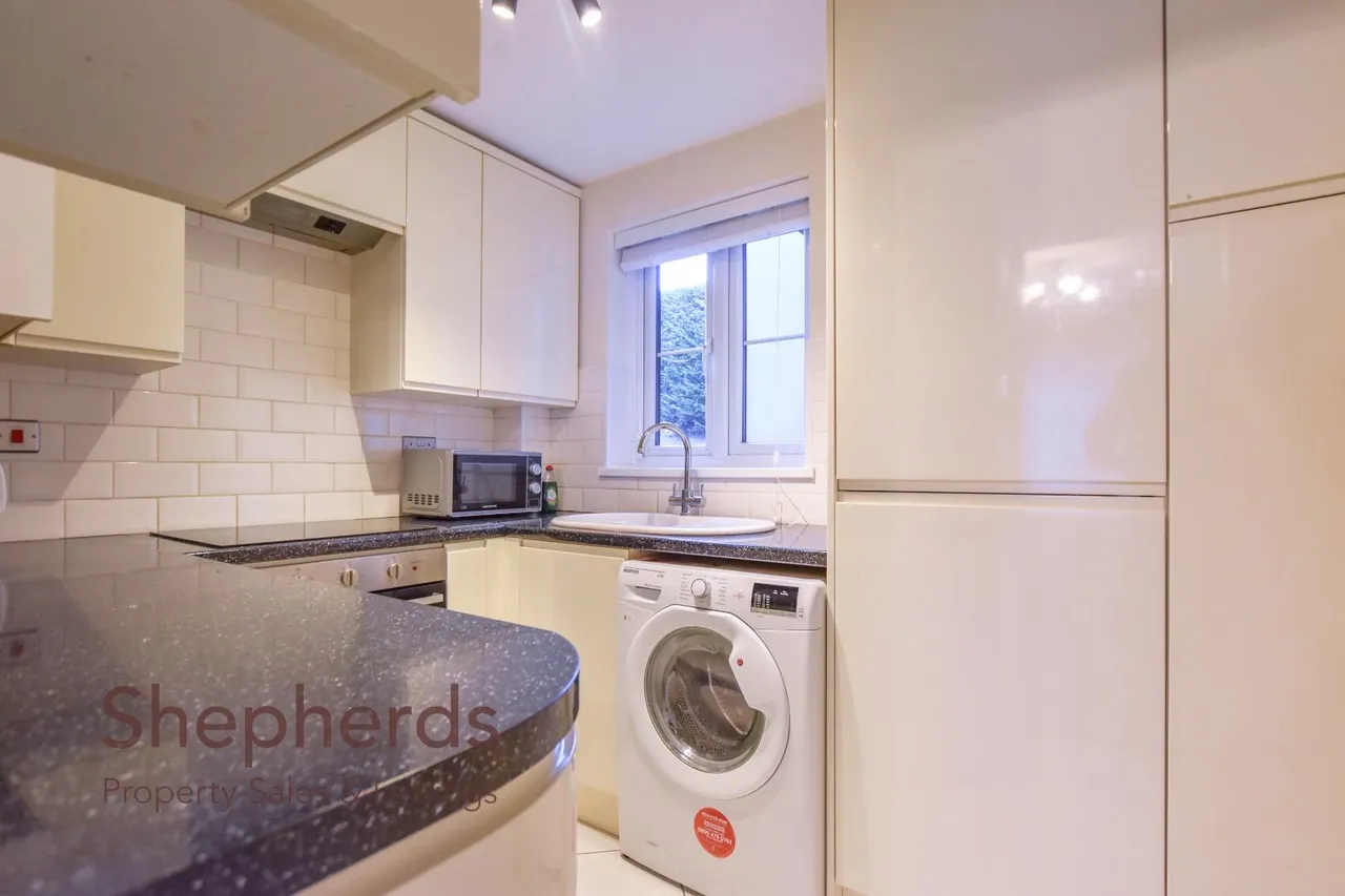 High Road, Broxbourne, EN10, photo 2