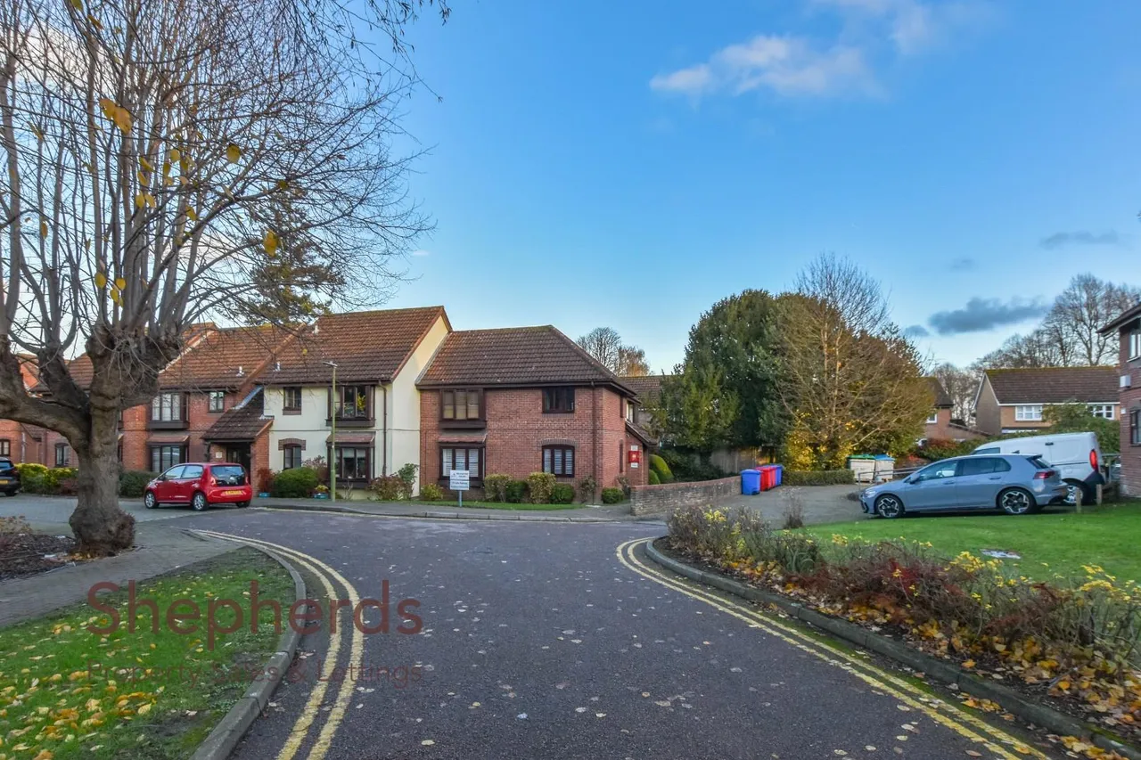 High Road, Broxbourne, EN10, photo 14
