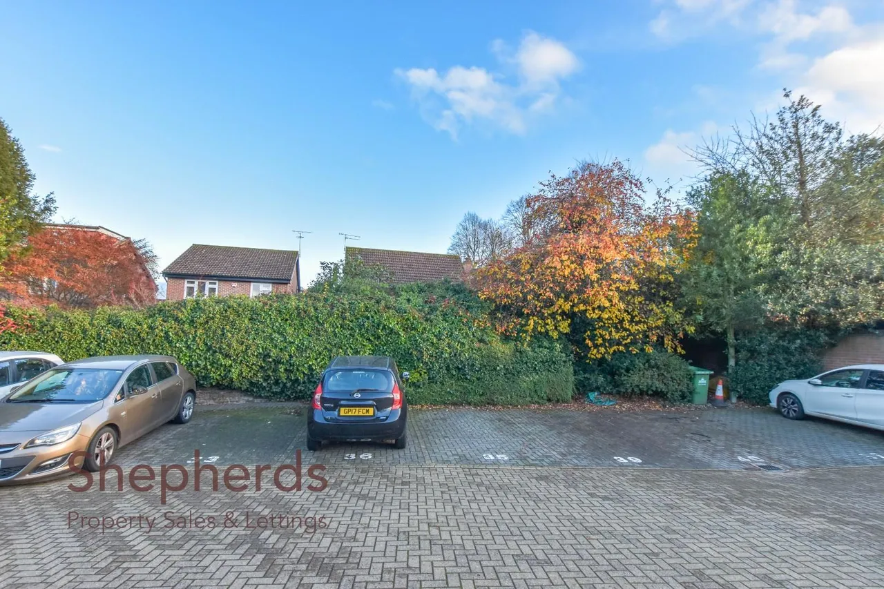 High Road, Broxbourne, EN10, photo 13