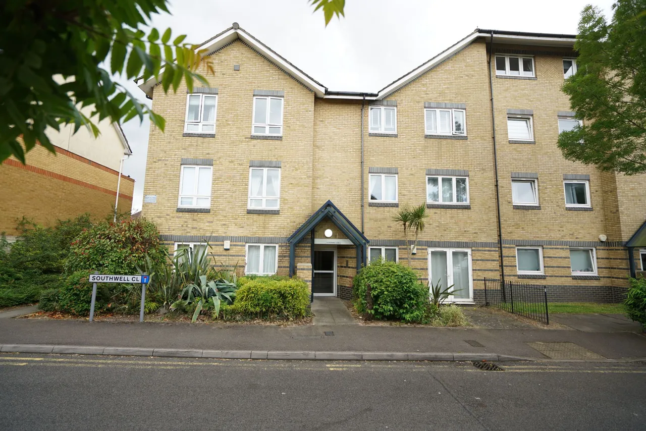 2 bed flat for sale — Southwell Close, Grays, Essex, RM16 6AZ