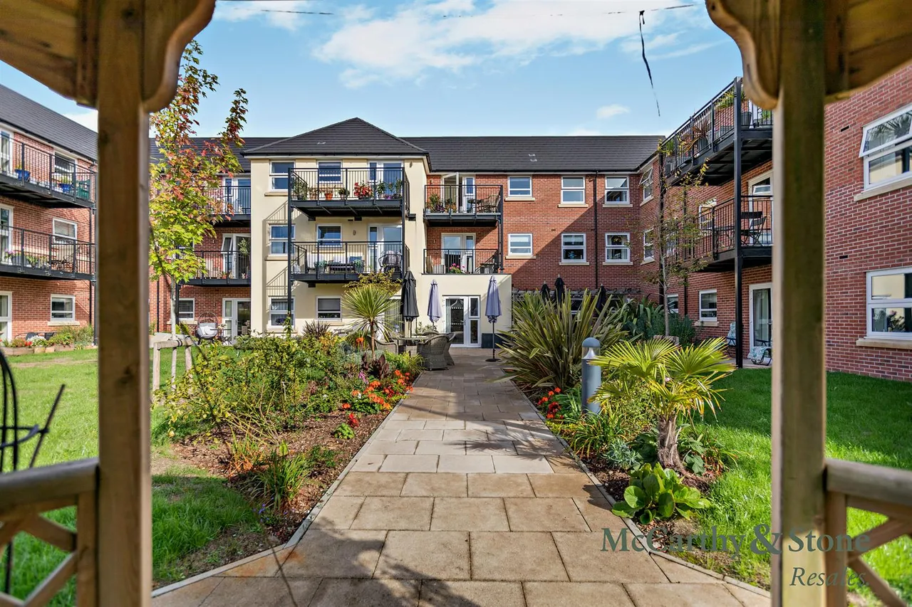 1 bed flat for sale, Willand Road, Cullompton, EX15