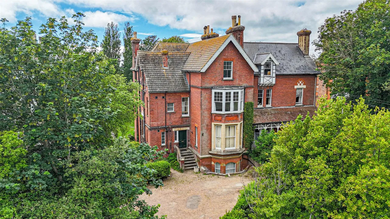 2 bed flat for sale, Upper Maze Hill, St Leonards-On-Sea