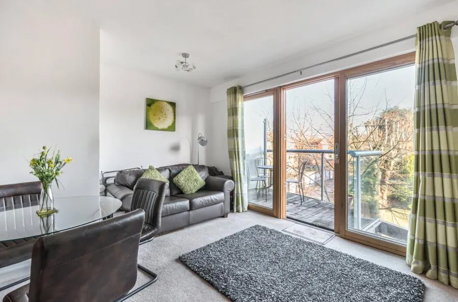1 bed flat for sale, Addiscombe Grove, Croydon, CR0