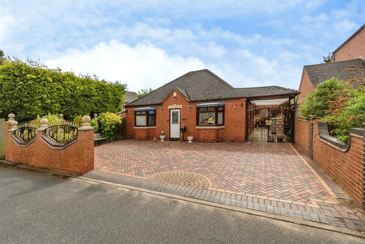2 bed house for sale, Mere Croft, Norton Canes, WS11