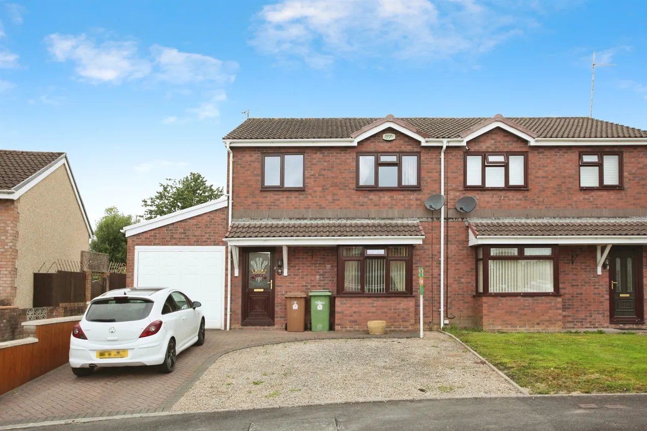 3 bed house for sale, Ffos Y Cerridden Treharris, CF46