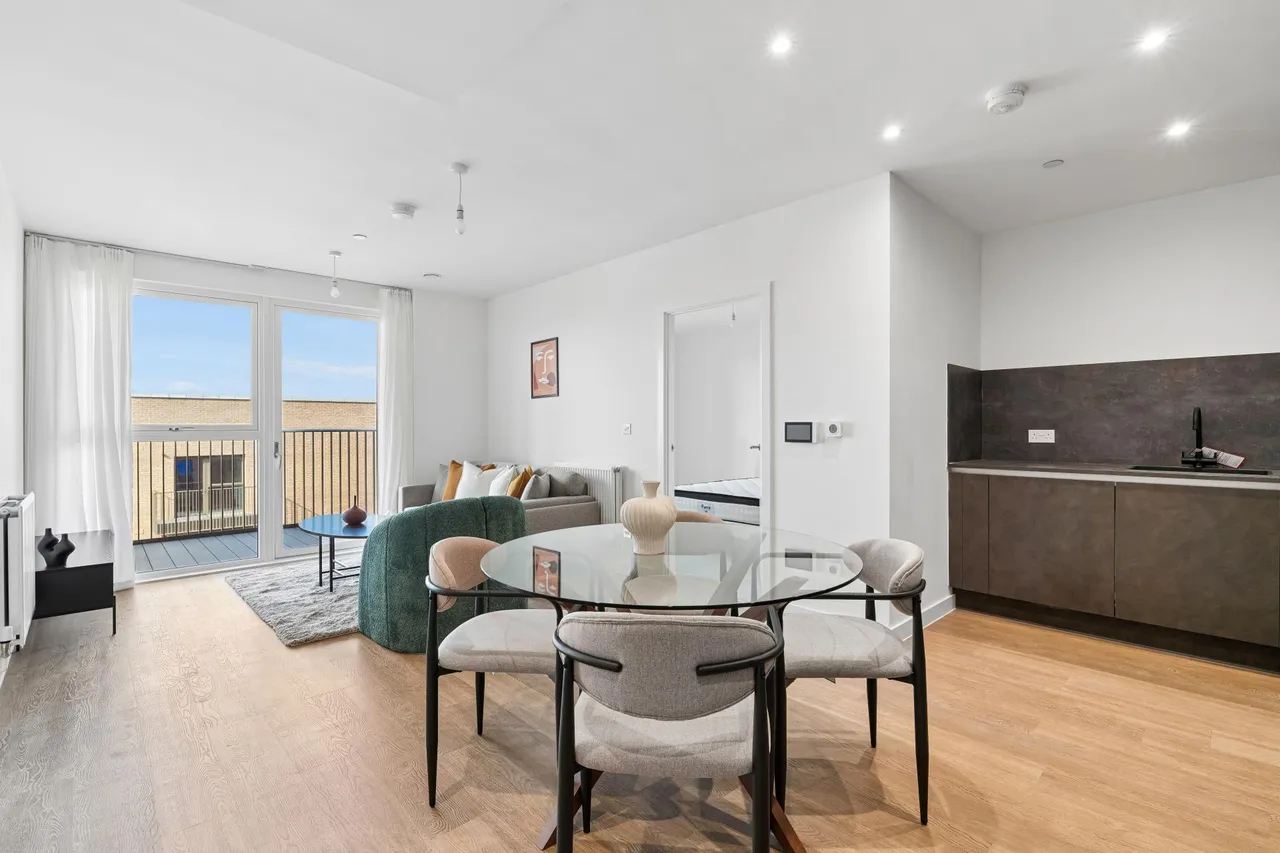 2 bed flat to rent, Hendon Waterside, London, NW9