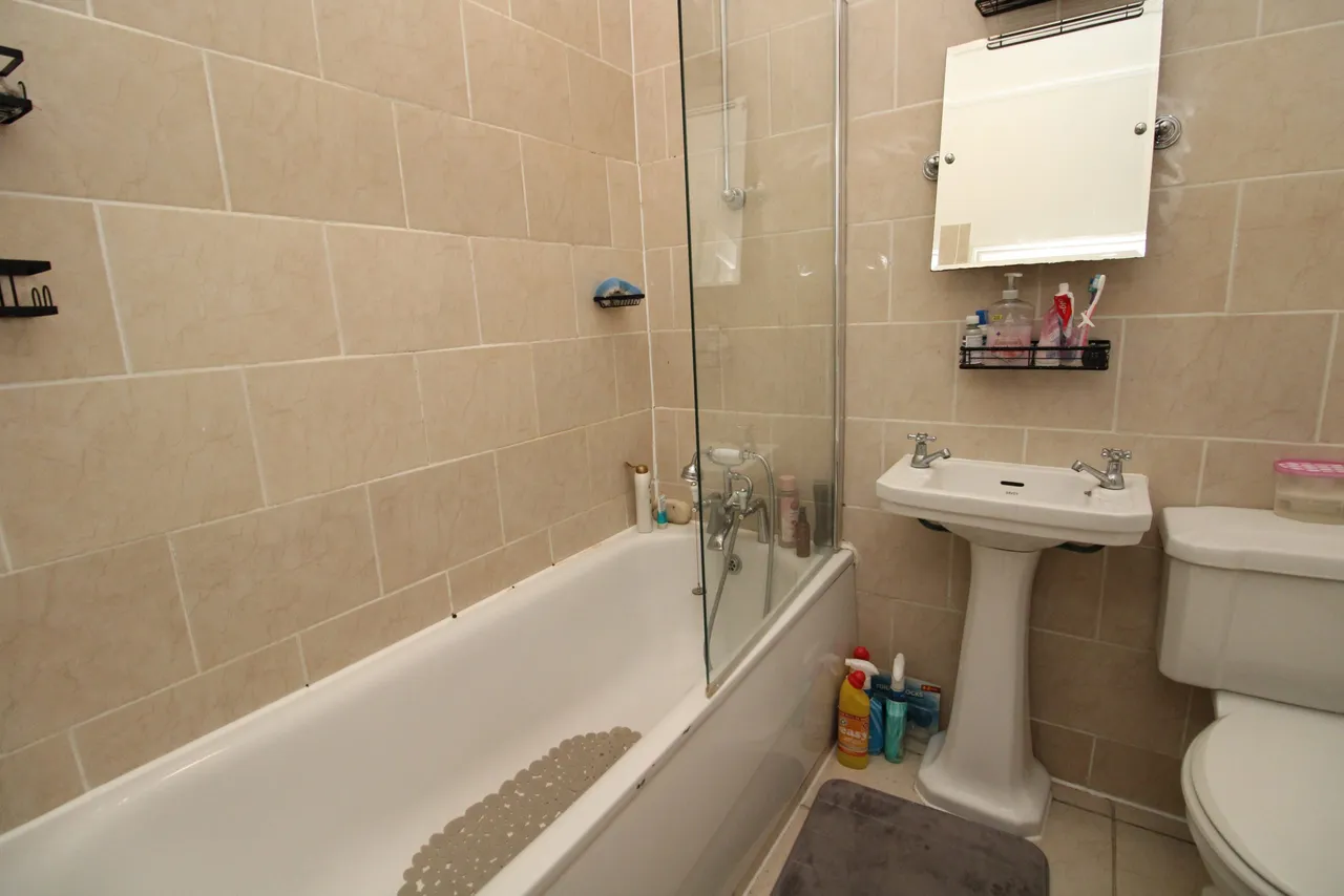 Flat 10, Crescent Court, Bedford, 14 The Crescent, MK40 2RU, photo 9