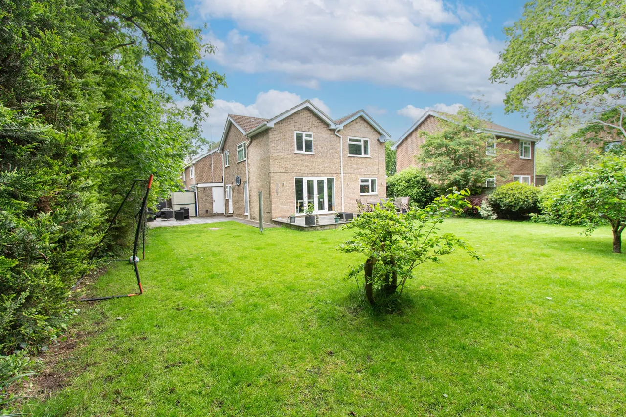 5 bed house for sale — Adams Drive, Fleet, GU51 3DZ