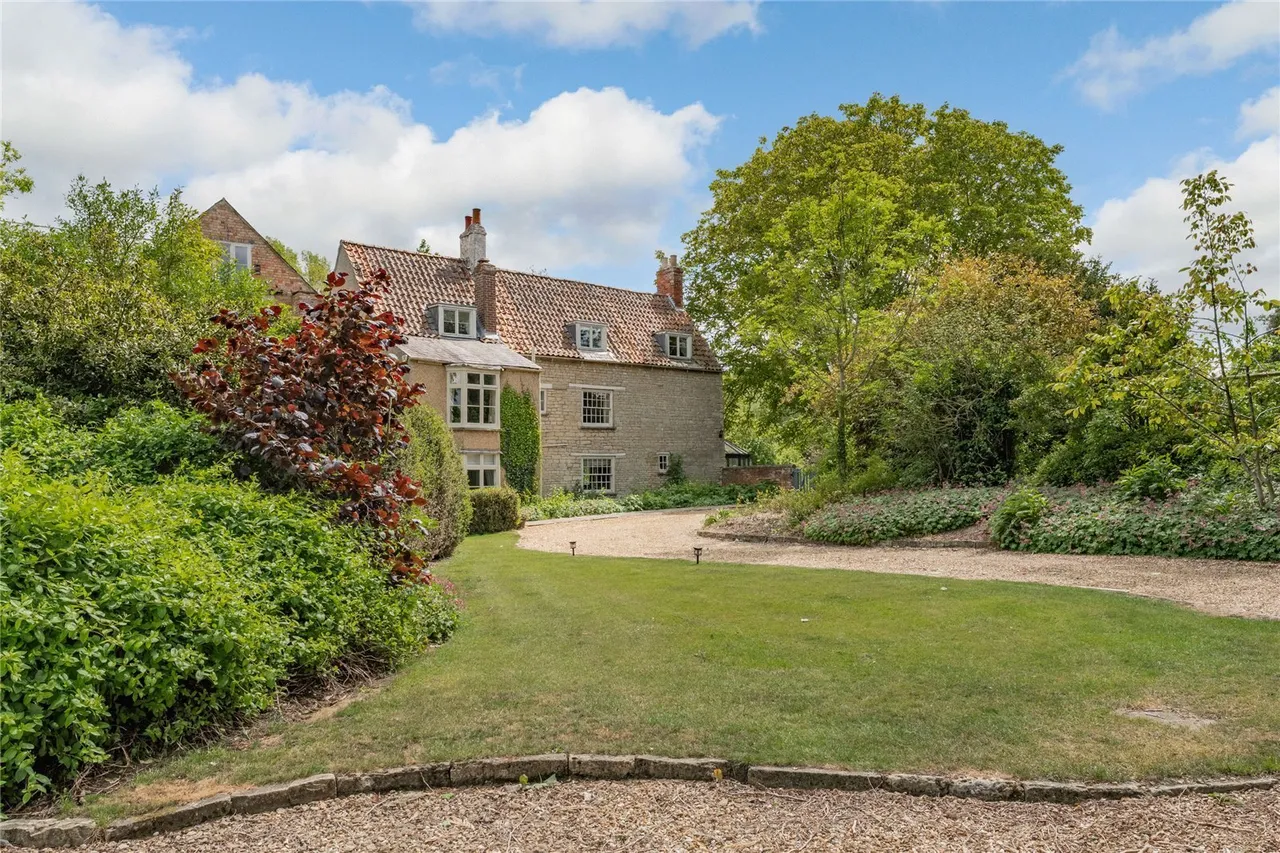 6 bed property for sale, Mill Lane, Islip, NN14