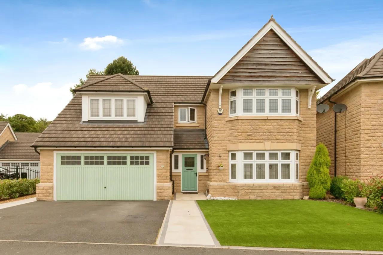 5 bed house for sale — Cotton Crescent, Macclesfield, Cheshire, SK10
