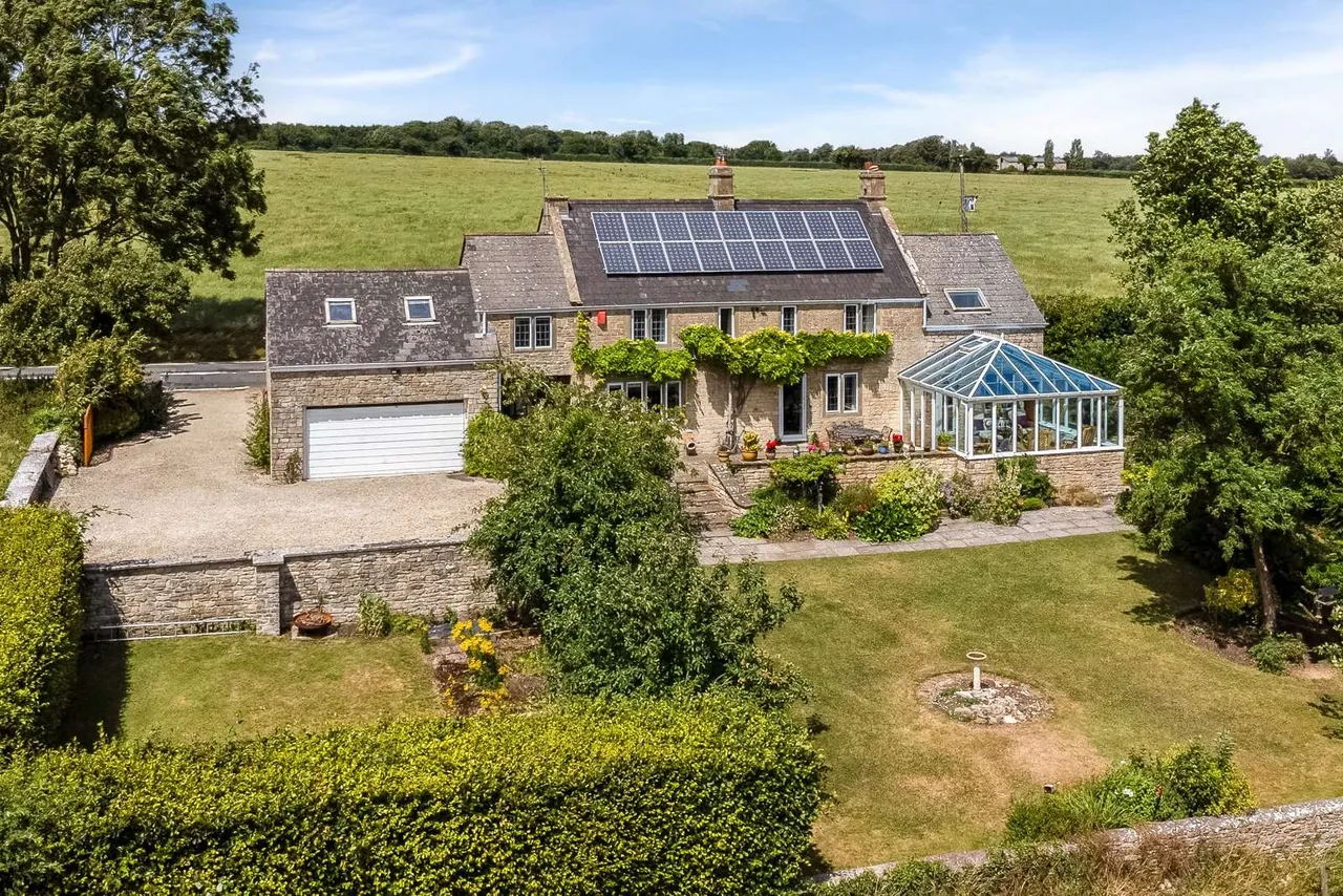 4 bed house for sale — Lyegrove, Badminton, Avon, GL9 1EZ