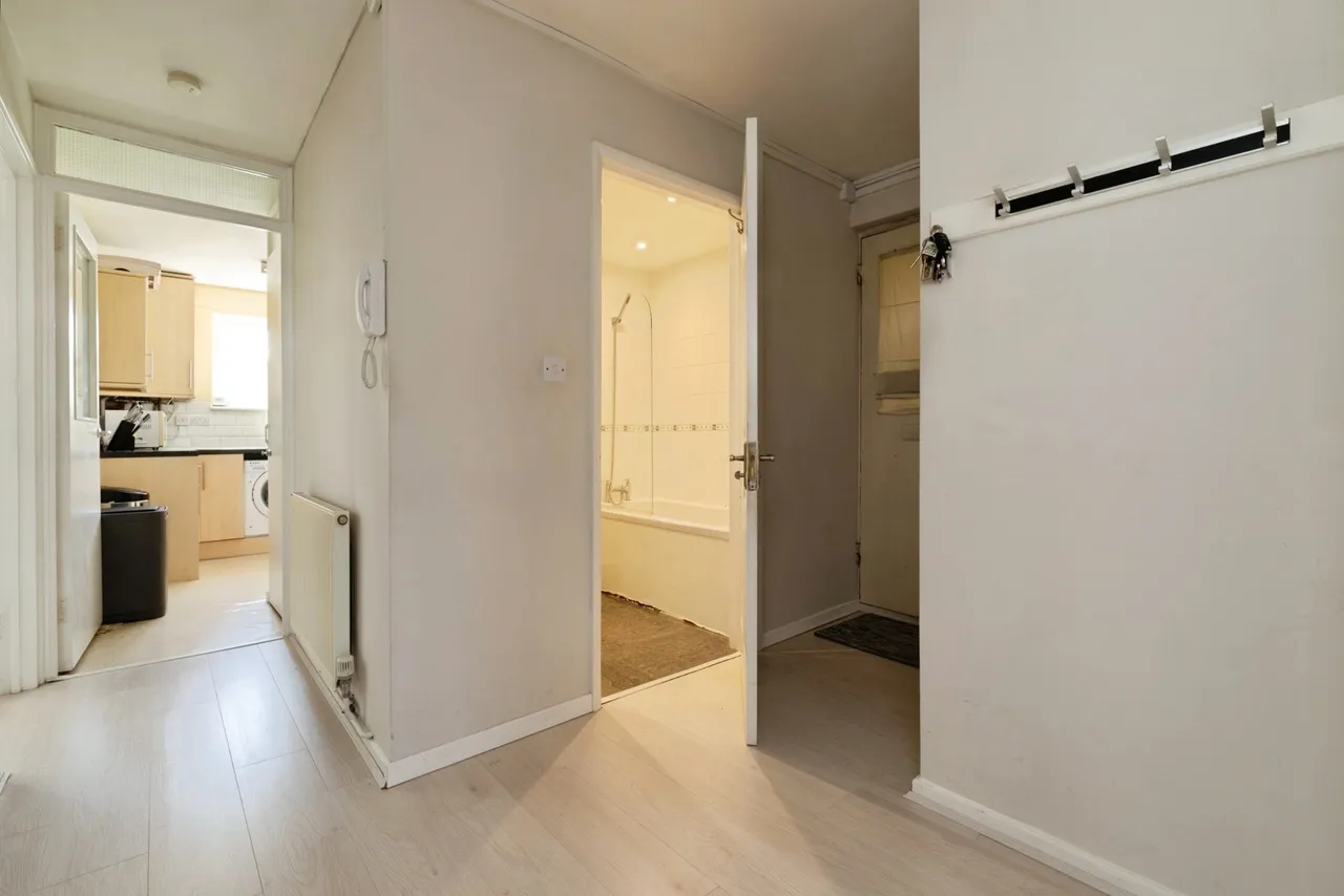 Radbourne Crescent, Walthamstow, E17, photo 12