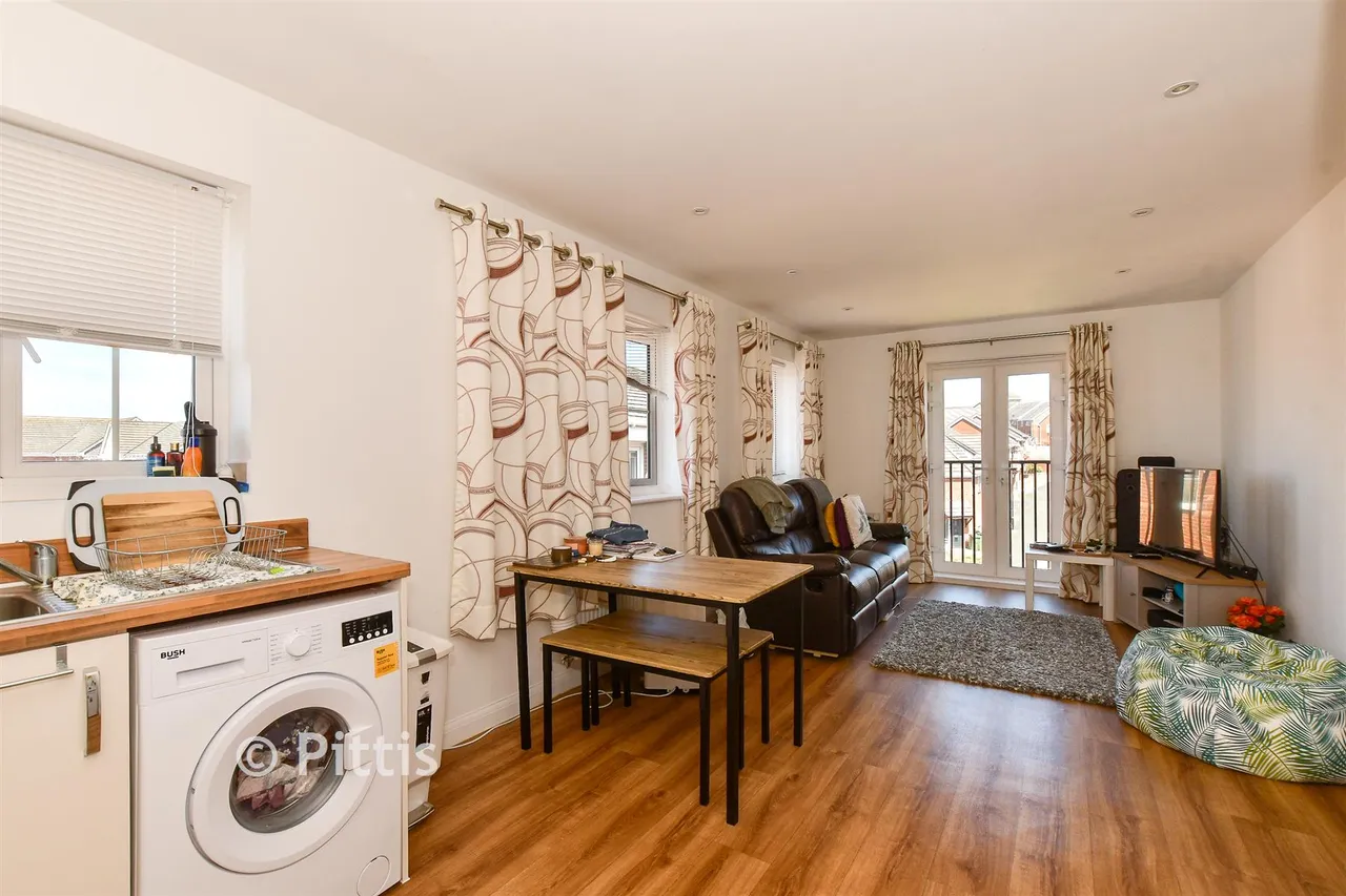 Beauchamp Drive, Newport, PO30, photo 4