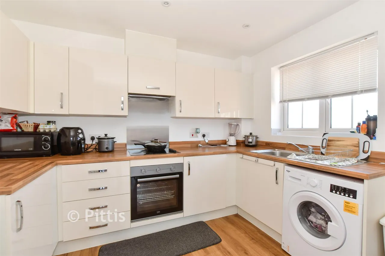 Beauchamp Drive, Newport, PO30, photo 3
