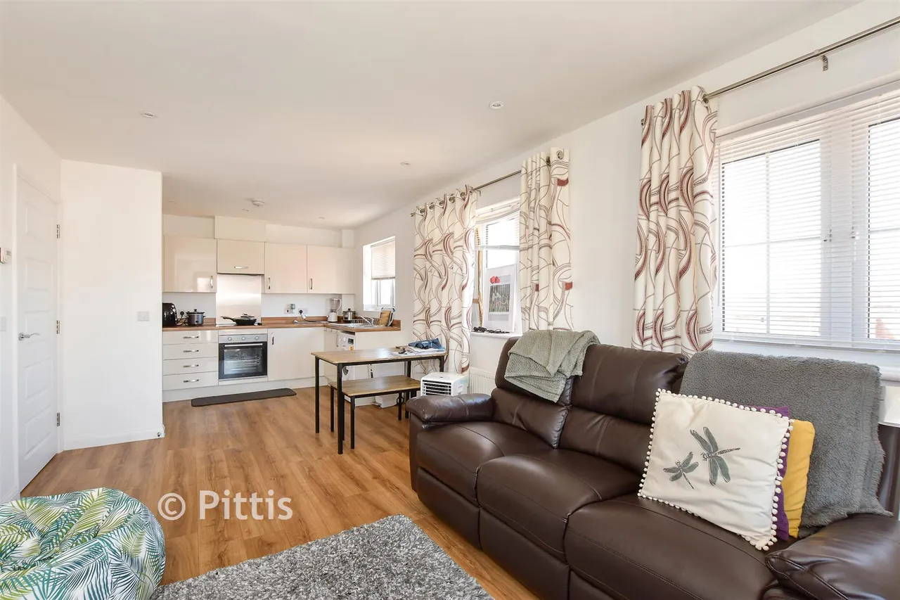 Beauchamp Drive, Newport, PO30, photo 5