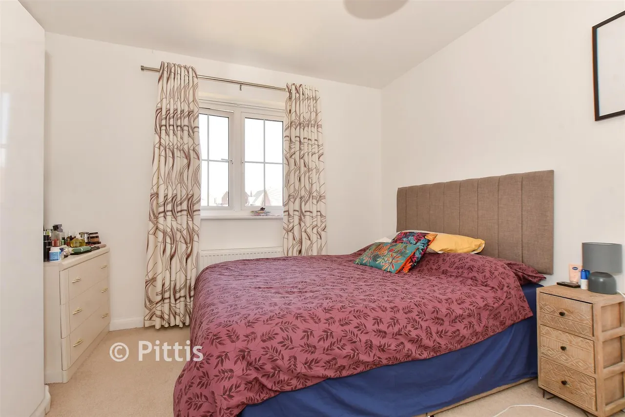 Beauchamp Drive, Newport, PO30, photo 6