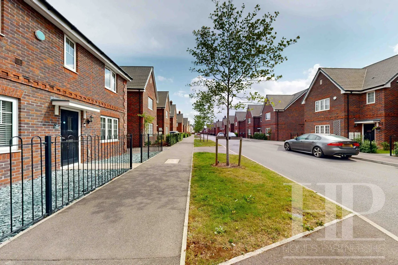 Cornwell Avenue, Crawley, RH10, photo 29